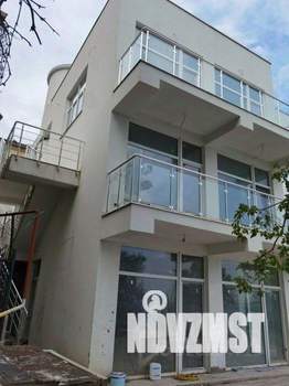 Дом 380м&sup2;, 3-этажный, участок 4 сот.  