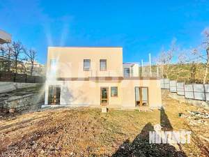 Дом 167м&sup2;, 2-этажный, участок 5 сот.  