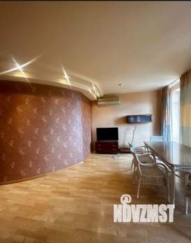 Коттедж 2500м&sup2;, 5-этажный, участок 1 сот.  