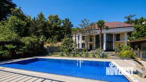 Дом 600м&sup2;, 3-этажный, участок 20 сот.  