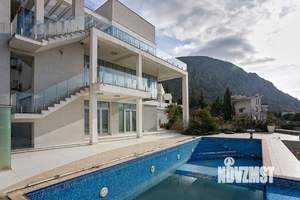 Дом 447м², 3-этажный, участок 15 сот.  