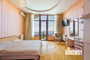 Дом 515м&sup2;, 4-этажный, участок 10 сот.  