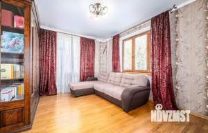 Дом 317м², 3-этажный, участок 7 сот.  