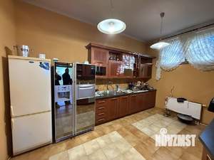 Дом 499м&sup2;, 4-этажный, участок 10 сот.  