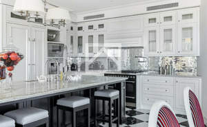 Дом 830м&sup2;, 4-этажный, участок 10 сот.  