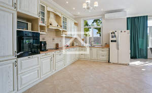 Дом 295м², 3-этажный, участок 9 сот.  