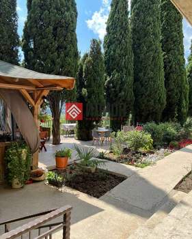 Дом 600м², 3-этажный, участок 10 сот.  