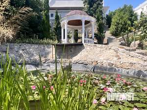 Дом 300м&sup2;, 3-этажный, участок 20 сот.  