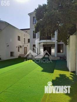 Дом 1700м&sup2;, 3-этажный, участок 13 сот.  