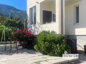 Дом 350м&sup2;, 2-этажный, участок 6 сот.  