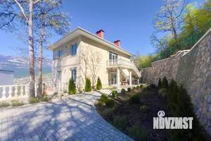 Дом 298м², 3-этажный, участок 9 сот.  