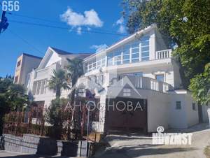 Дом 1700м&sup2;, 3-этажный, участок 13 сот.  