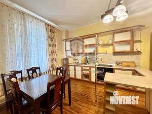 Дом 210м&sup2;, 2-этажный, участок 5 сот.  