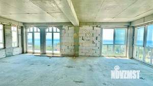 Дом 300м&sup2;, 3-этажный, участок 6 сот.  