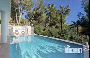 Коттедж 340м², 2-этажный, участок 10 сот.  