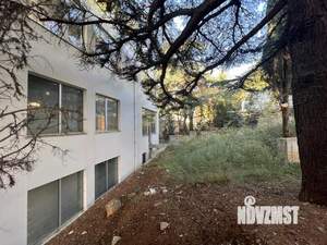 Дом 1184м&sup2;, 3-этажный, участок 21 сот.  