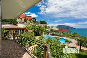 Дом 1200м&sup2;, 3-этажный, участок 30 сот.  