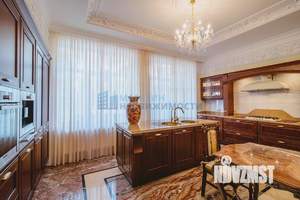 Дом 330м², 2-этажный, участок 10 сот.  