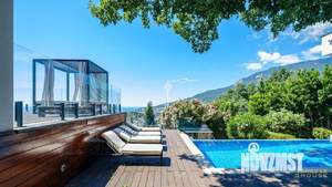 Дом 703м&sup2;, 2-этажный, участок 12 сот.  