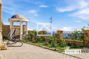 Дом 460м&sup2;, 3-этажный, участок 12 сот.  