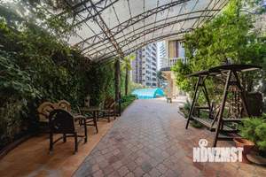 Дом 285м&sup2;, 3-этажный, участок 9 сот.  