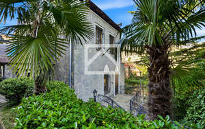 Дом 320м&sup2;, 3-этажный, участок 10 сот.  