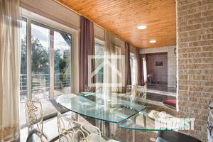 Дом 350м&sup2;, 3-этажный, участок 10 сот.  