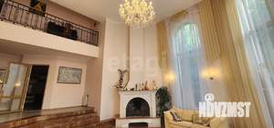 Дом 696м&sup2;, 3-этажный, участок 6 сот.  