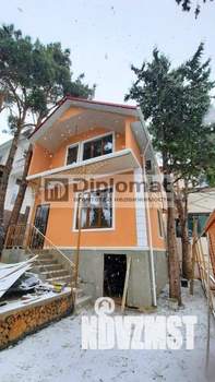 Дом 180м&sup2;, 2-этажный, участок 4 сот.  