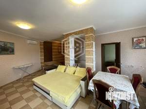 Дом 164м&sup2;, 3-этажный, участок 1 сот.  