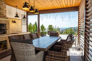 Дом 1000м&sup2;, 3-этажный, участок 16 сот.  