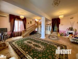 Дом 532м&sup2;, 3-этажный, участок 10 сот.  