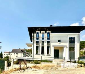 Дом 300м&sup2;, 3-этажный, участок 6 сот.  