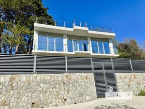 Дом 228м&sup2;, 2-этажный, участок 8 сот.  