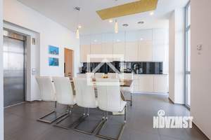 Дом 798м&sup2;, 5-этажный, участок 12 сот.  