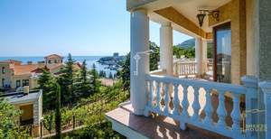Дом 545м², 3-этажный, участок 16 сот.  