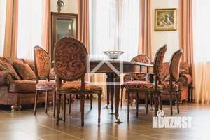 Дом 610м&sup2;, 5-этажный, участок 15 сот.  