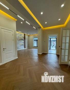 Дом 230м&sup2;, 2-этажный, участок 5 сот.  