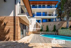 Дом 640м&sup2;, 3-этажный, участок 11 сот.  