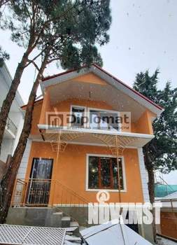 Дом 180м&sup2;, 2-этажный, участок 4 сот.  