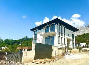 Дом 300м&sup2;, 3-этажный, участок 6 сот.  