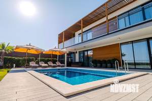 Дом 318м&sup2;, 2-этажный, участок 8 сот.  