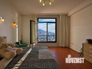 Дом 450м², 3-этажный, участок 10 сот.  