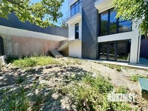 Дом 337м&sup2;, 3-этажный, участок 5 сот.  