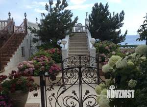 Дом 292м&sup2;, 3-этажный, участок 30 сот.  