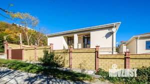 Дом 240м&sup2;, 2-этажный, участок 3 сот.  