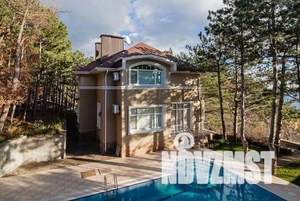 Дом 240м², 3-этажный, участок 20 сот.  