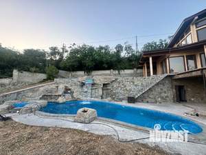 Дом 299м&sup2;, 3-этажный, участок 17 сот.  