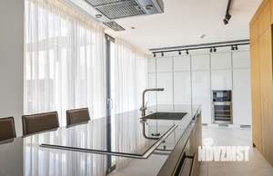 Дом 570м&sup2;, 2-этажный, участок 21 сот.  