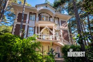 Дом 303м&sup2;, 3-этажный, участок 10 сот.  